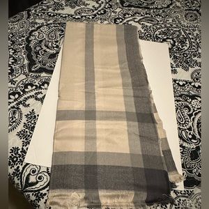 NIB ❄️ Sezu for Alltrue scarf/throw.